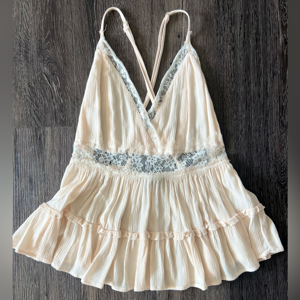 NWT Forever 21 Cream Textured Lace Cami (size medium)